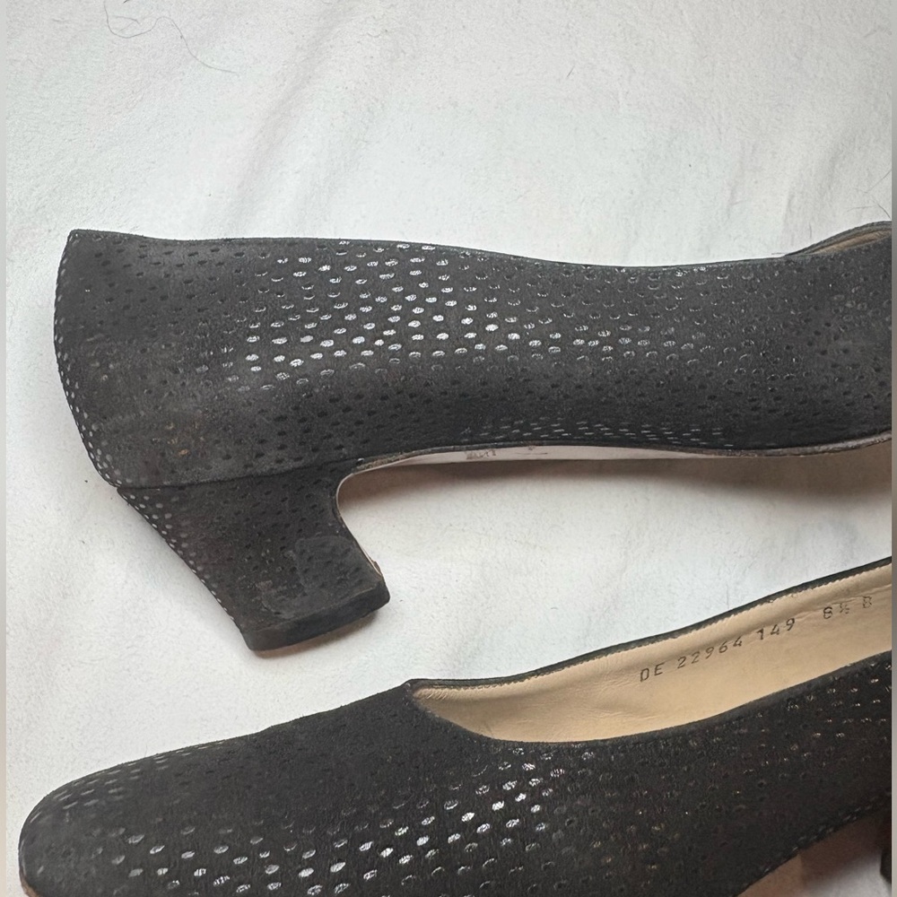 Salvatore Ferragamo 8.5 B Black pebbled Suede Shoes 2” heels